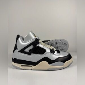 Nike AIR JORDAN 4 Retro (GS) Pure Platinum Gold US 7 (FZ8585 070)